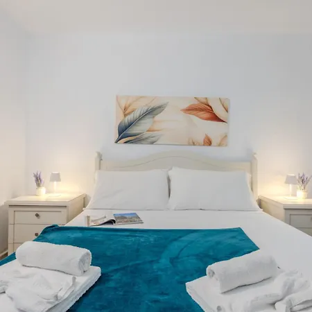 Sea View House 3 * オルビア